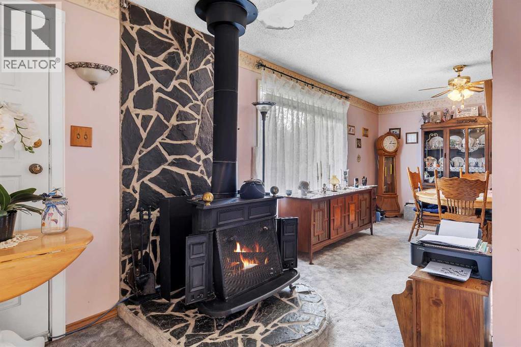 Single Family House 4 Level for Sale in  Bowglen Crescent NW Bowness Calgary 