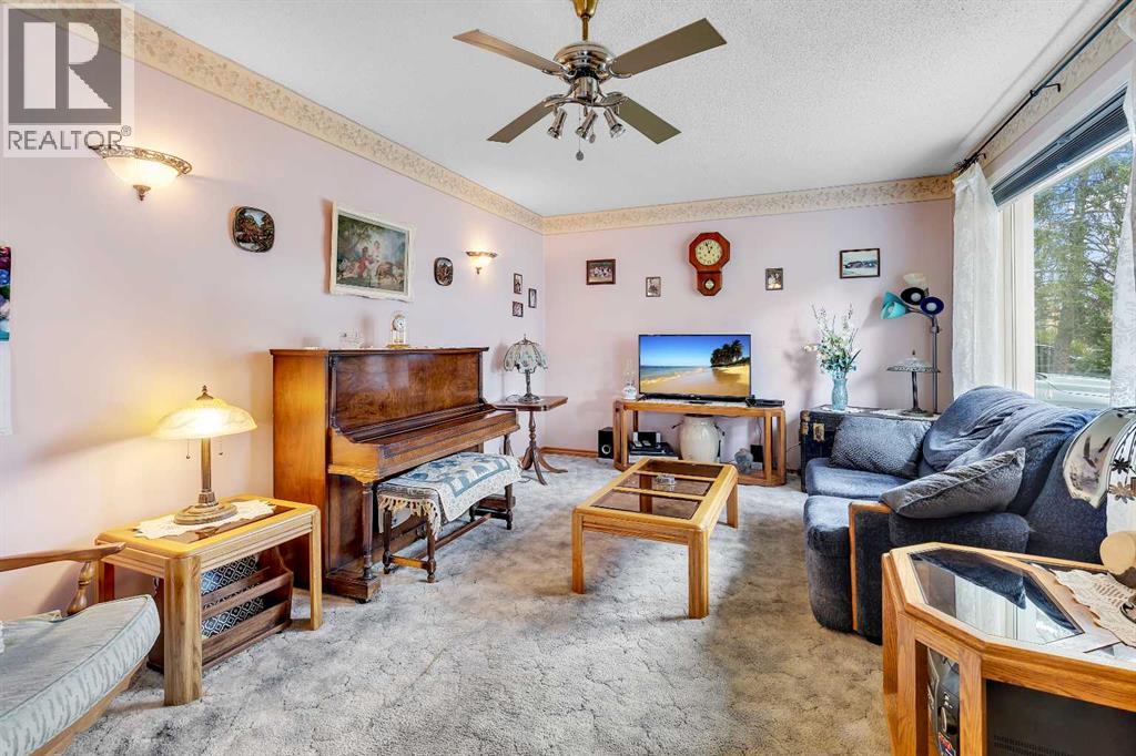 Single Family House 4 Level for Sale in  Bowglen Crescent NW Bowness Calgary 