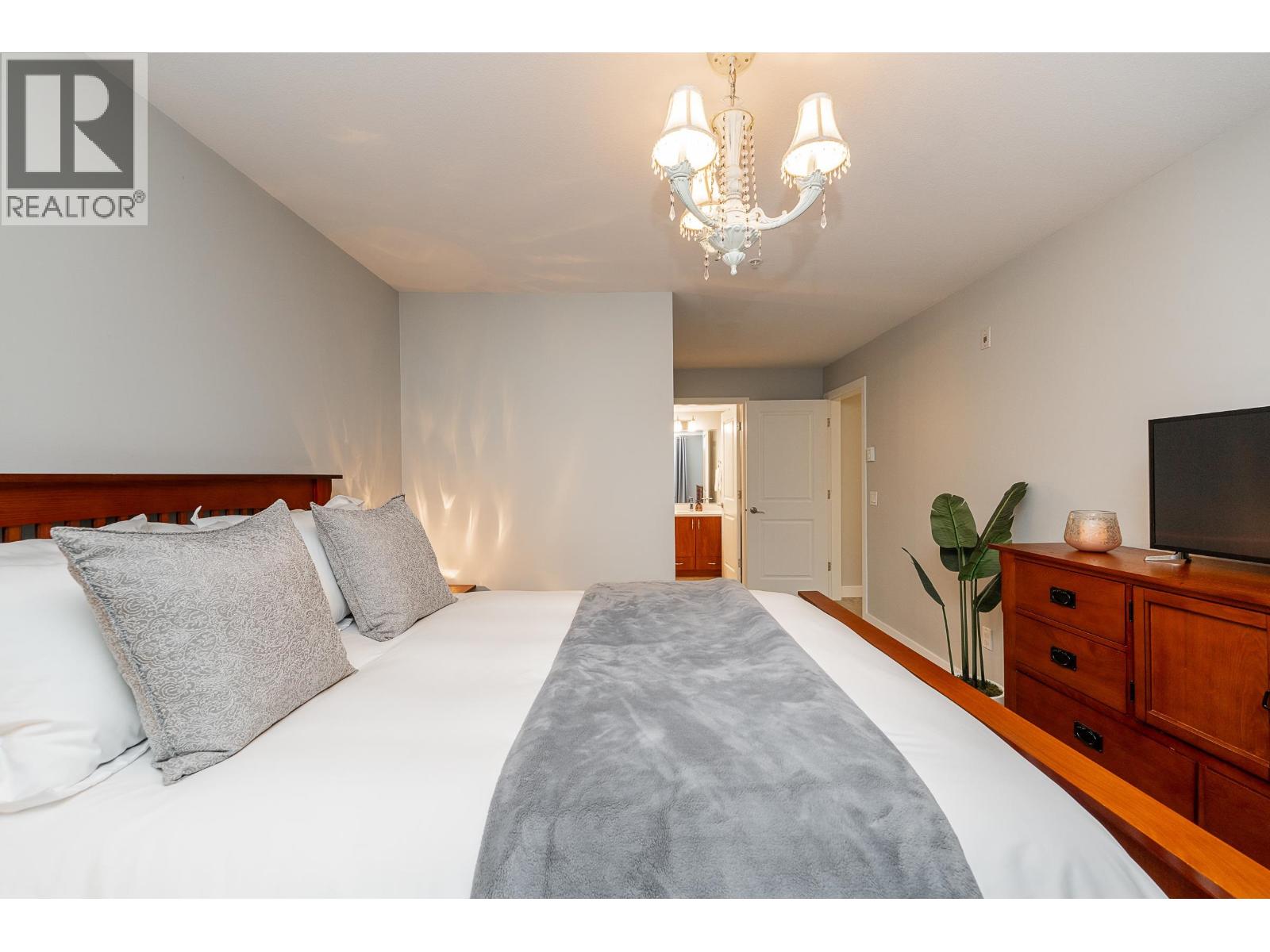 204 285 NEWPORT DRIVE, Port Moody