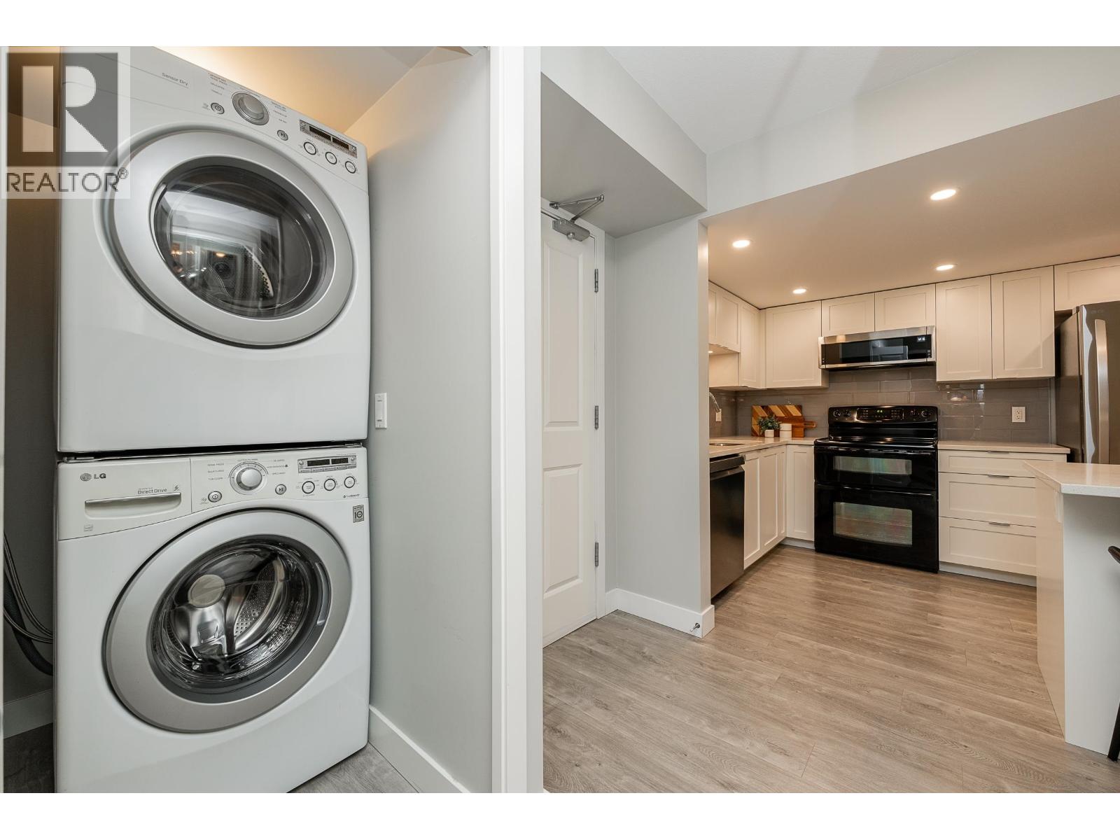 204 285 NEWPORT DRIVE, Port Moody