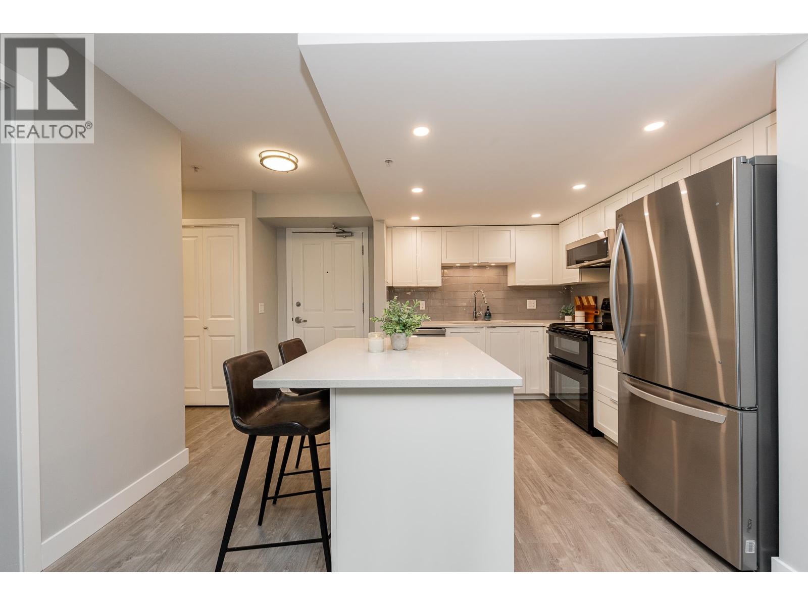 204 285 NEWPORT DRIVE, Port Moody