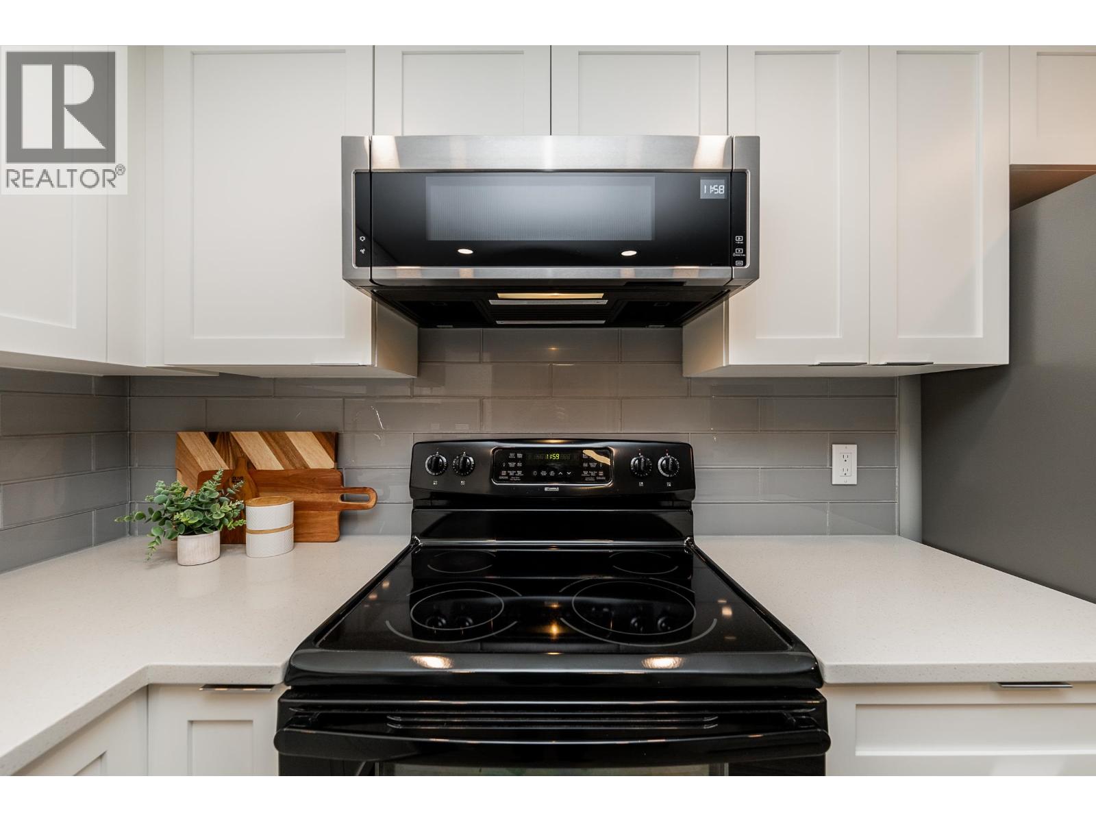 204 285 NEWPORT DRIVE, Port Moody