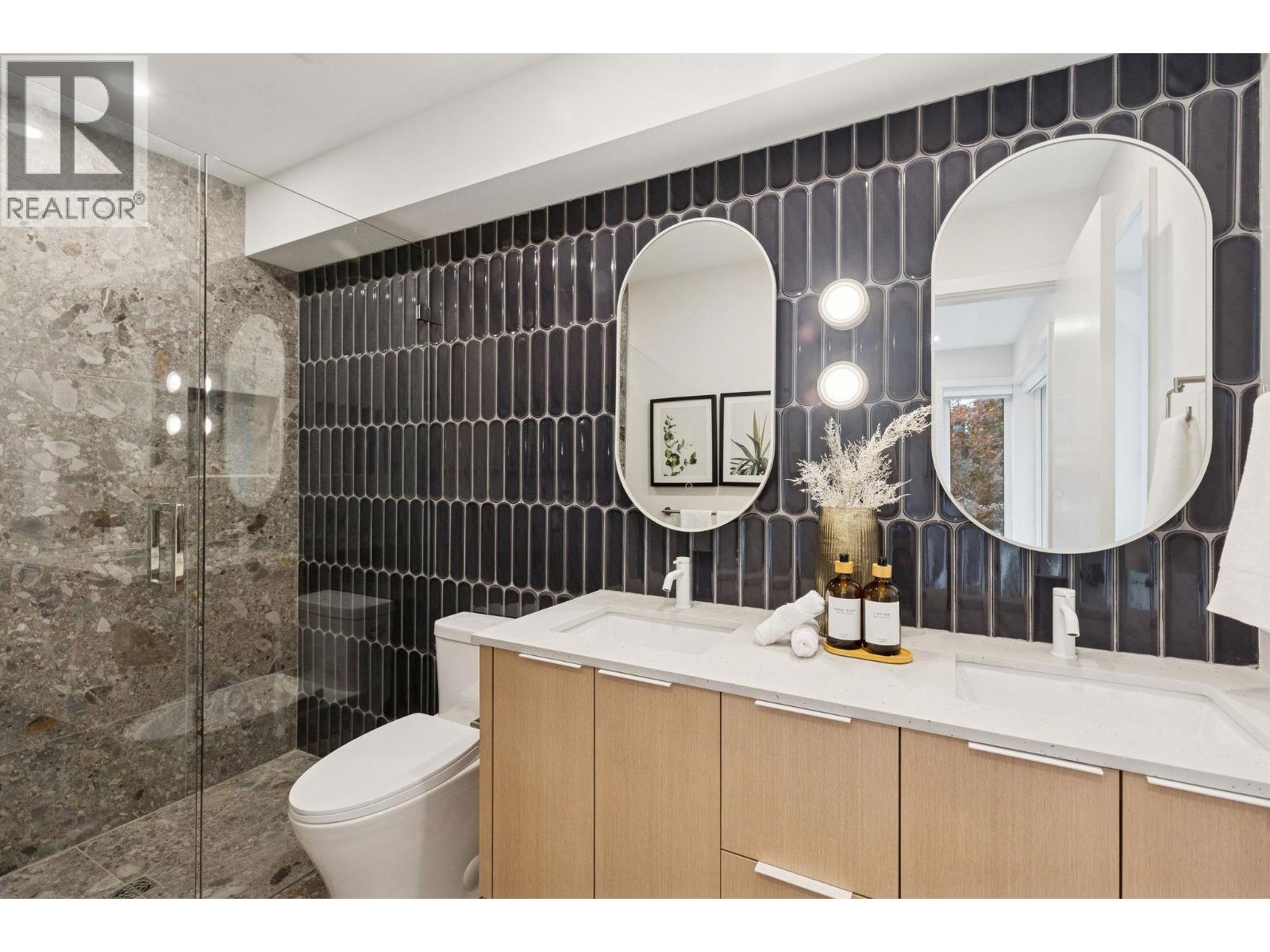 2 7 E 23RD AVENUE, Vancouver