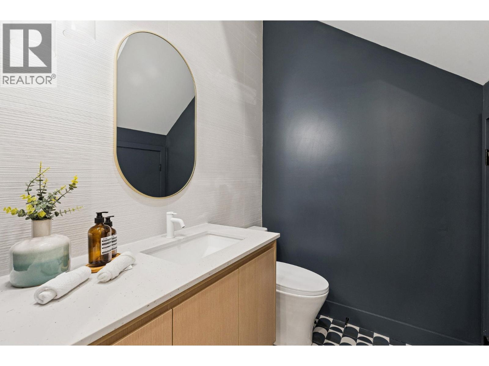 2 7 E 23RD AVENUE, Vancouver