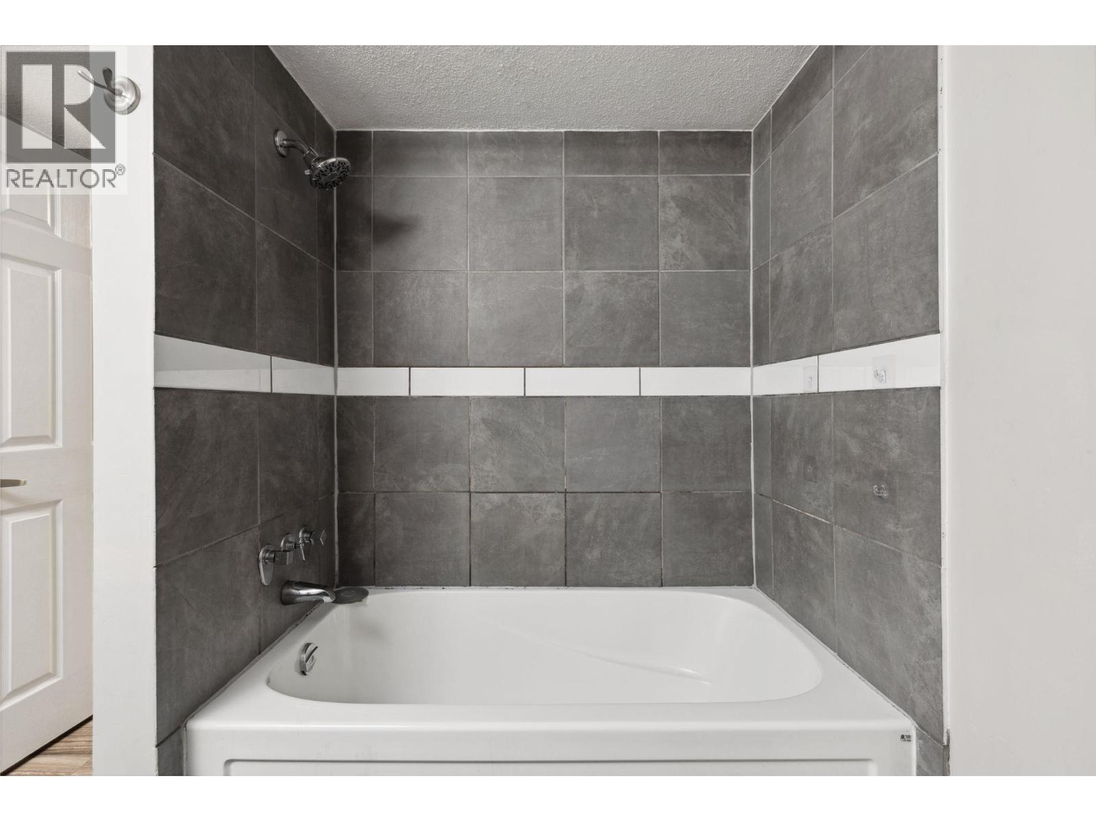 #110-4926 48 Avenue, Ladner