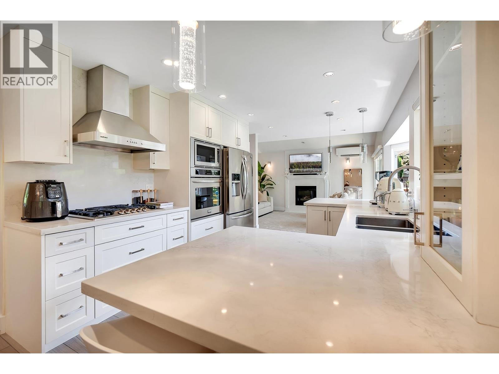 633 FIR STREET, North Vancouver