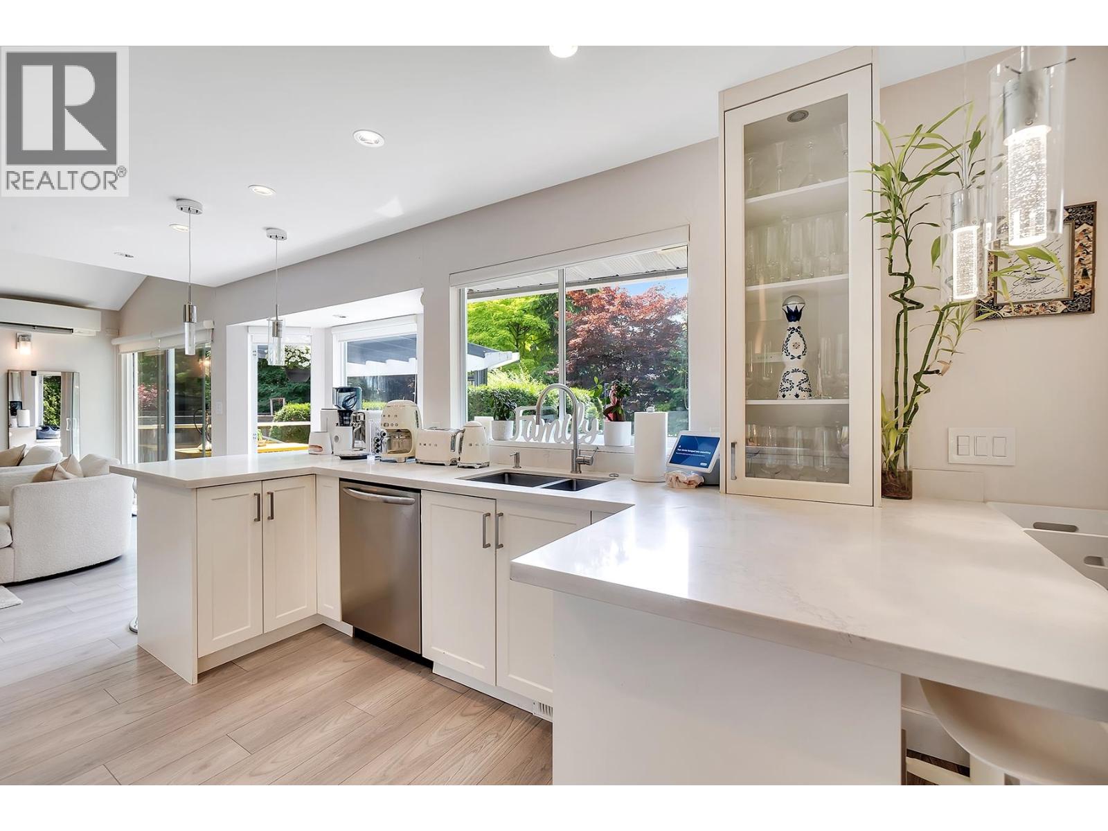 633 FIR STREET, North Vancouver