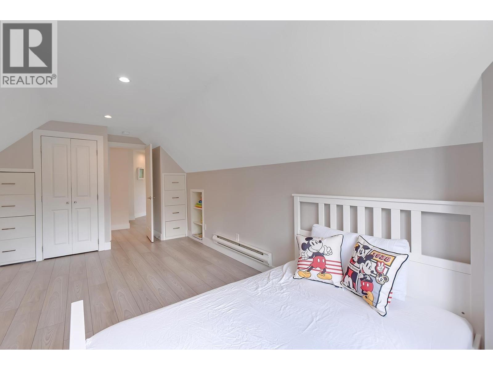 633 FIR STREET, North Vancouver