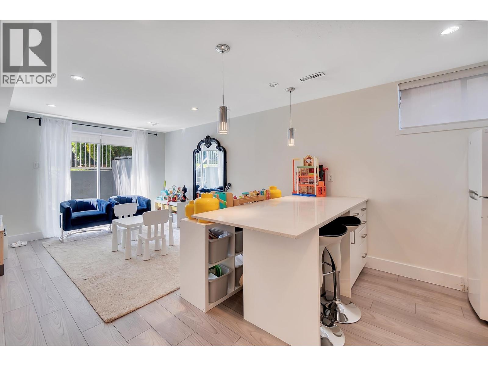 633 FIR STREET, North Vancouver