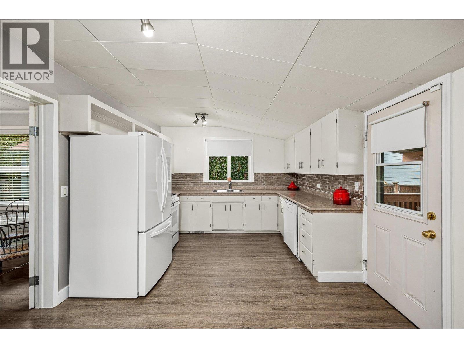  836 Cawston Avenue, Kelowna
