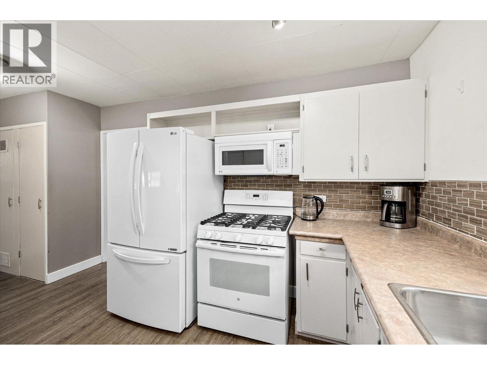  836 Cawston Avenue, Kelowna