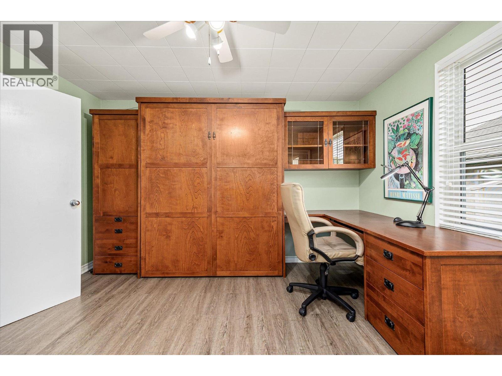  836 Cawston Avenue, Kelowna