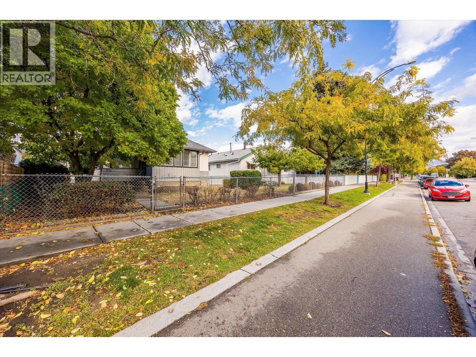  836 Cawston Avenue, Kelowna