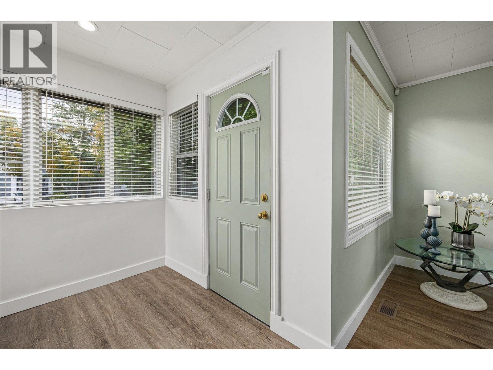  836 Cawston Avenue, Kelowna