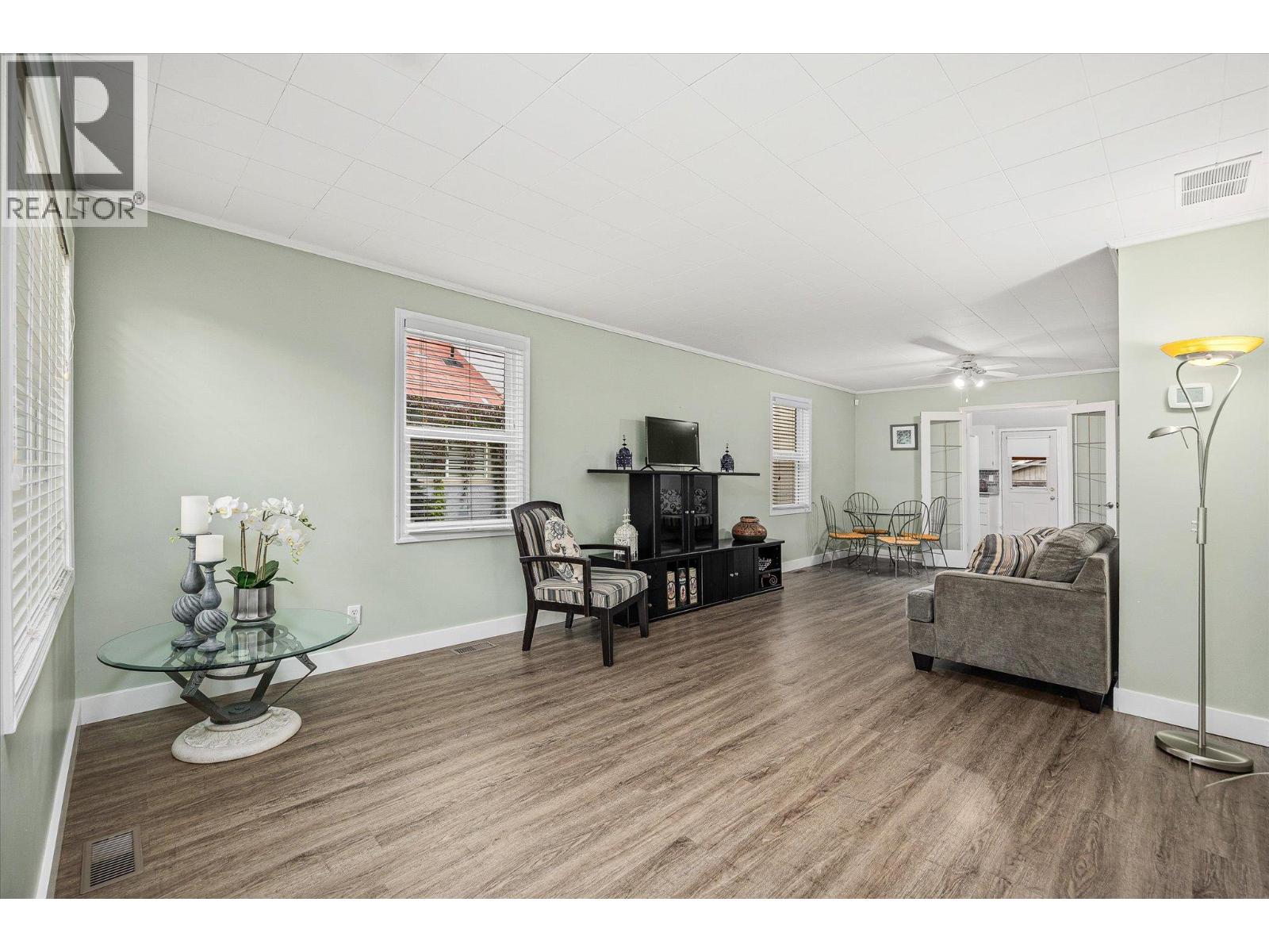  836 Cawston Avenue, Kelowna