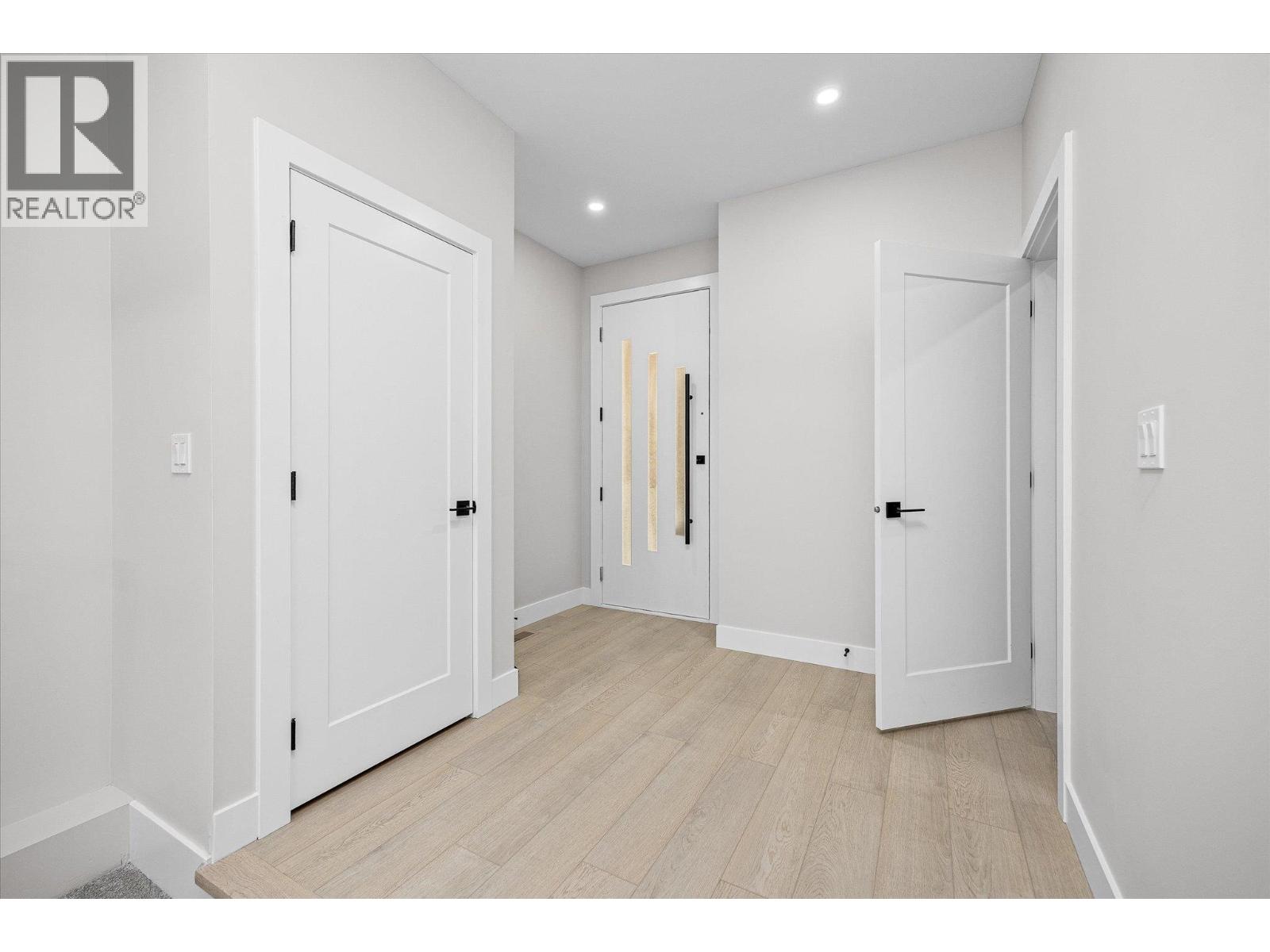  1675 HARBOUR VIEW Crescent, West Kelowna