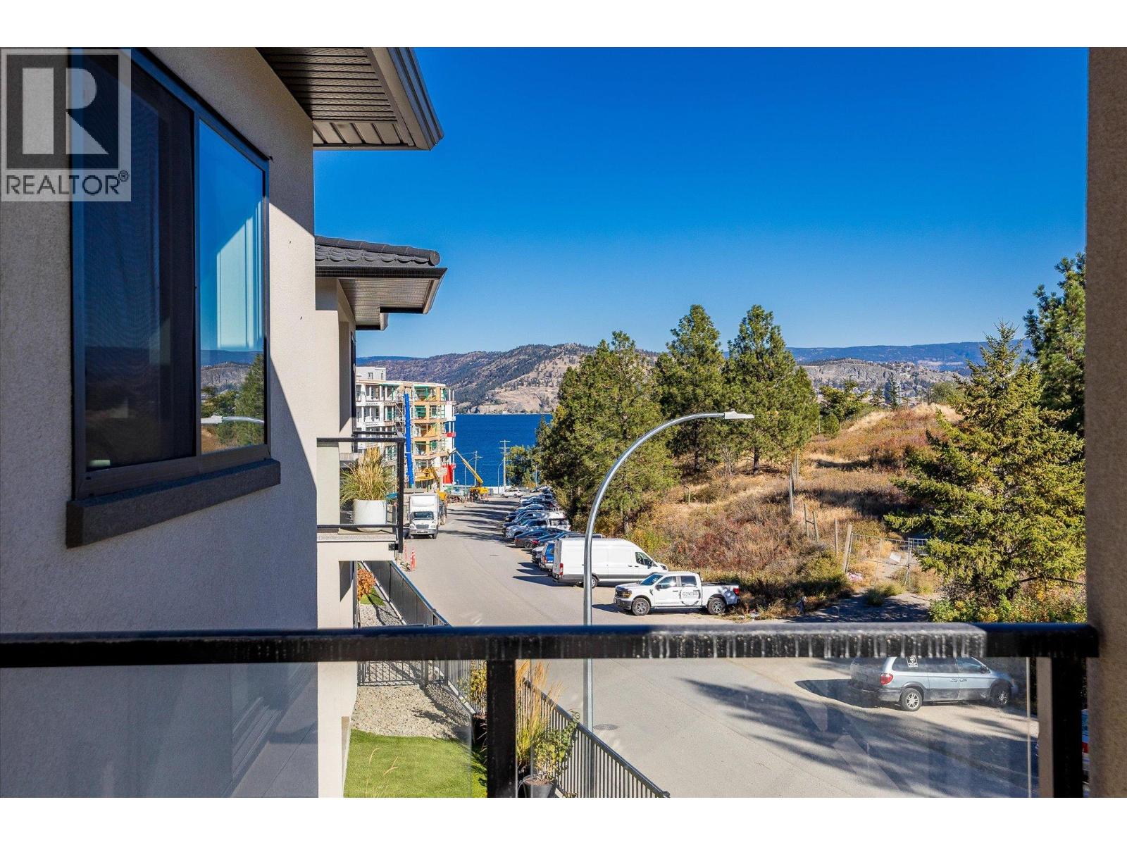  1675 HARBOUR VIEW Crescent, West Kelowna