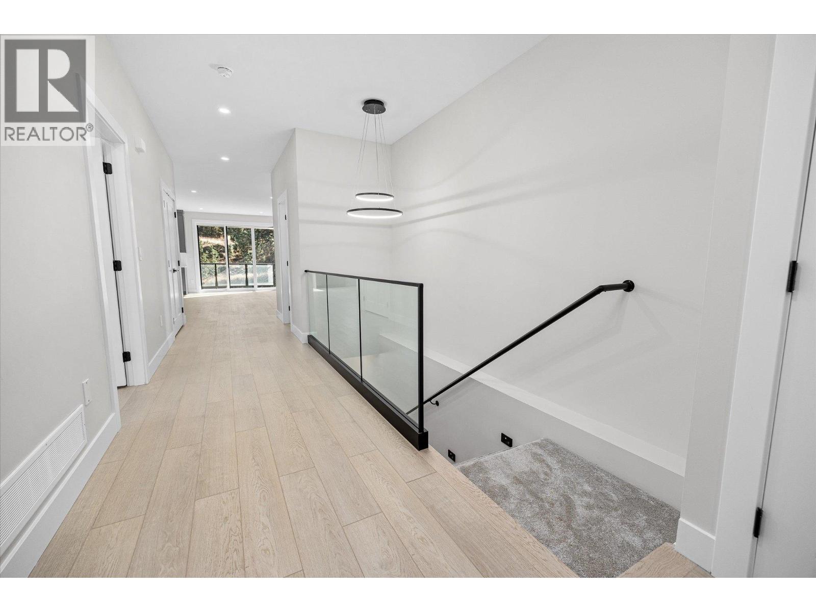  1675 HARBOUR VIEW Crescent, West Kelowna