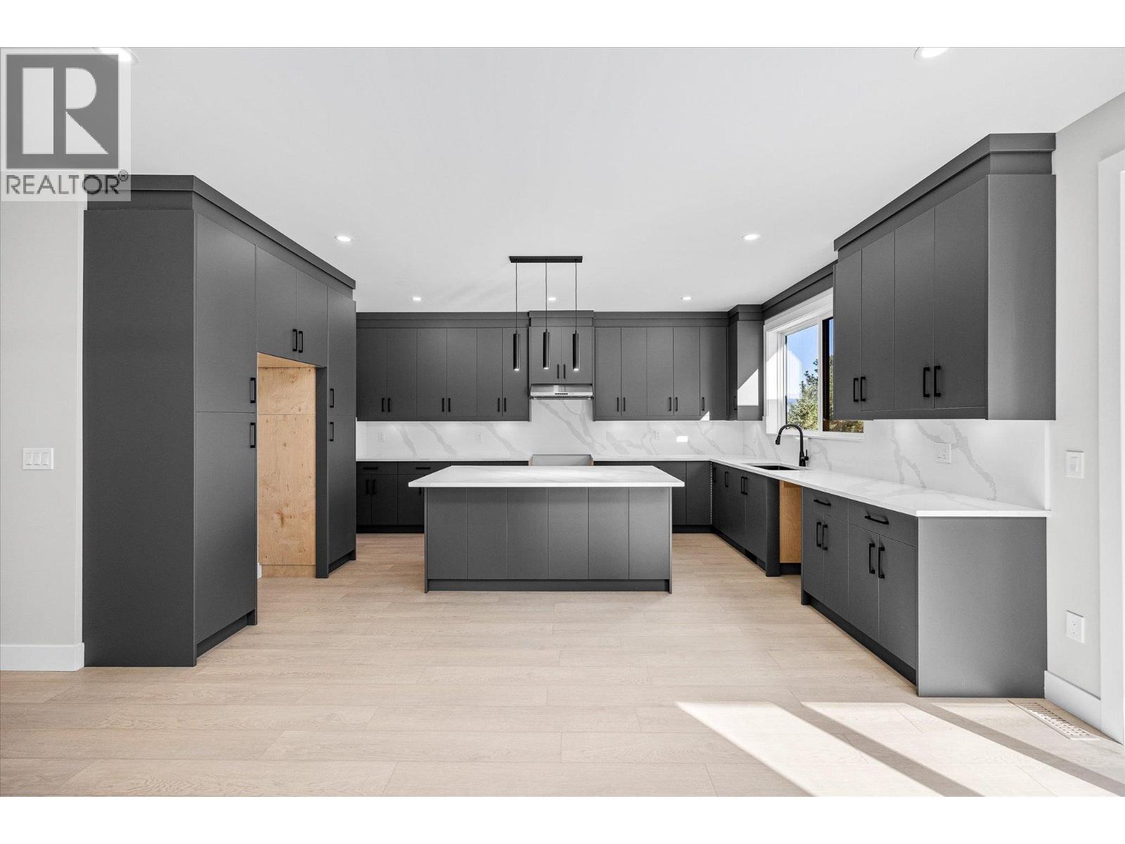  1675 HARBOUR VIEW Crescent, West Kelowna