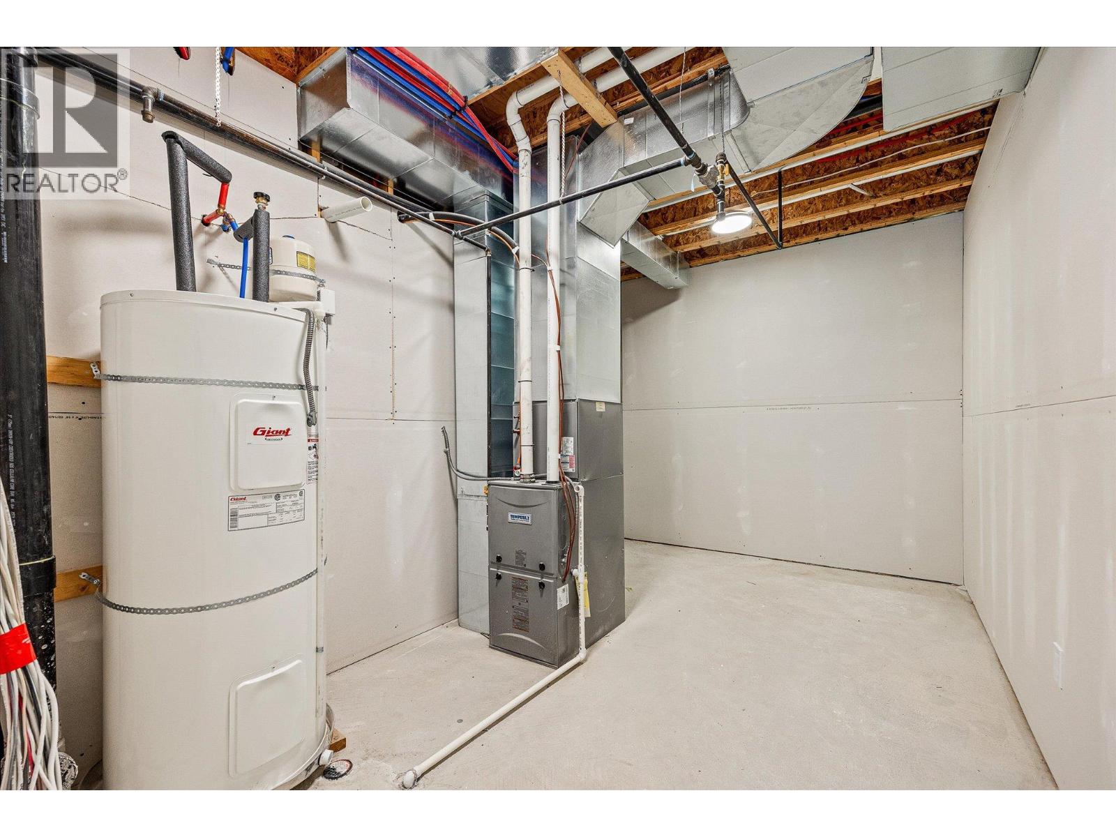  1675 HARBOUR VIEW Crescent, West Kelowna