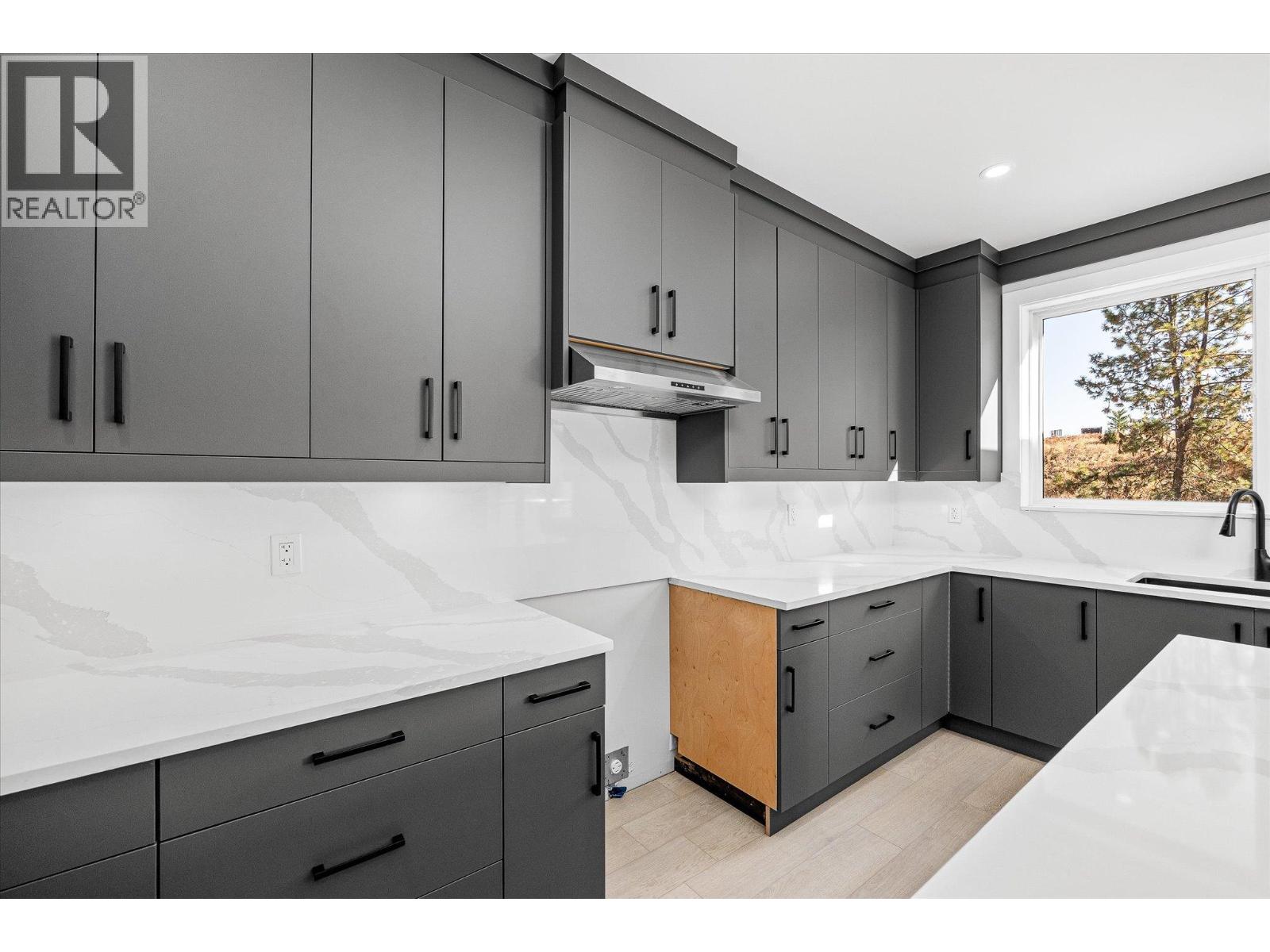  1675 HARBOUR VIEW Crescent, West Kelowna
