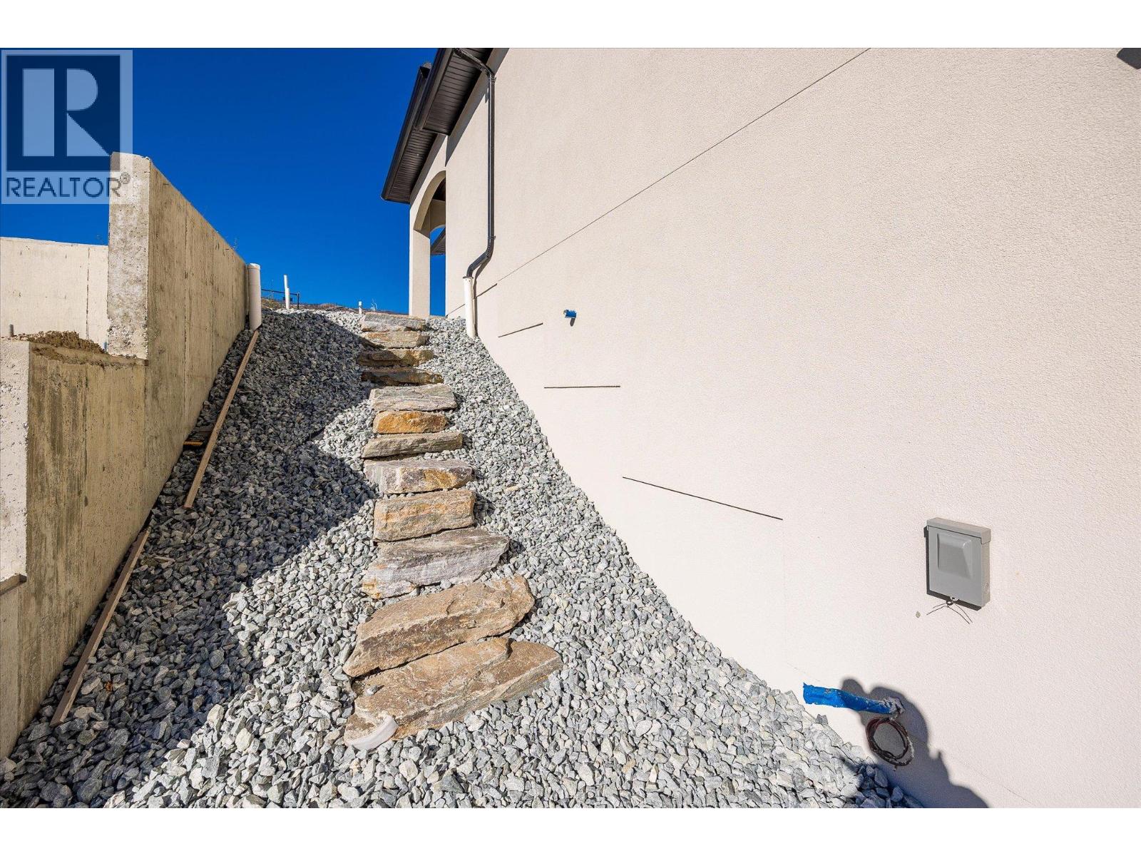  1675 HARBOUR VIEW Crescent, West Kelowna