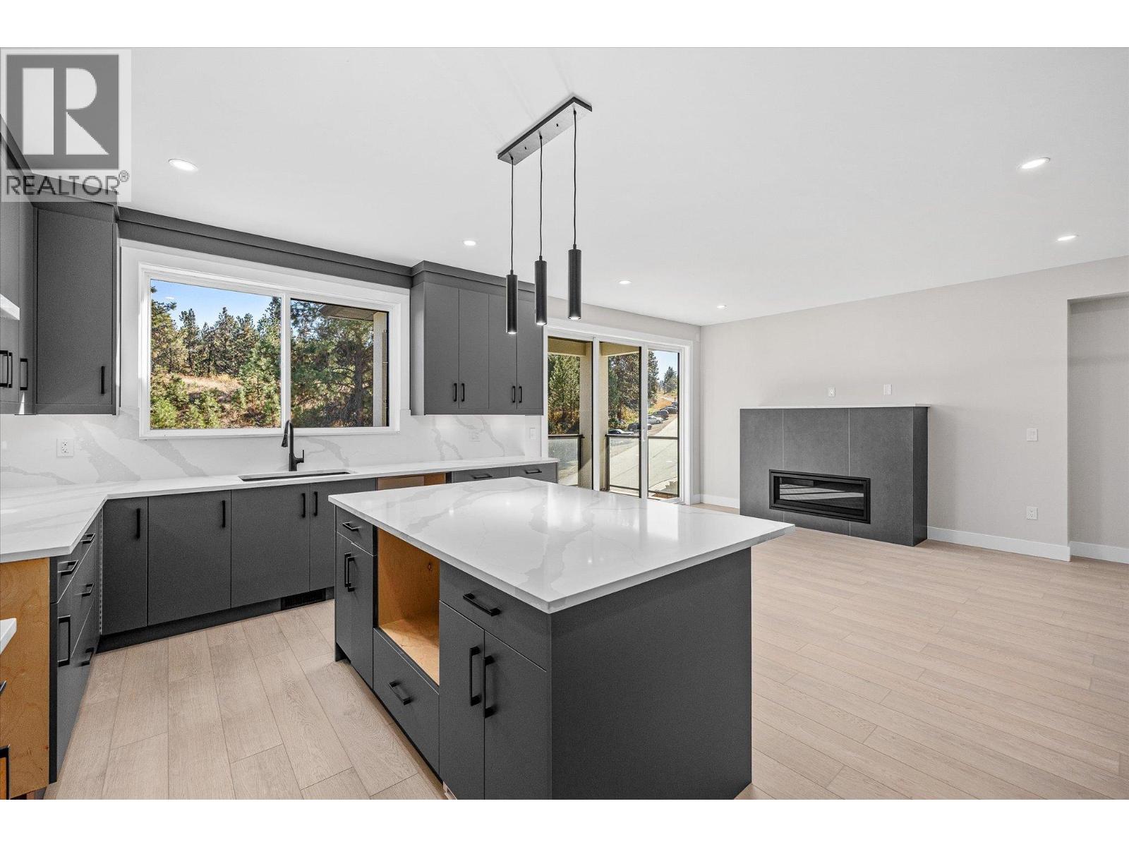  1675 HARBOUR VIEW Crescent, West Kelowna
