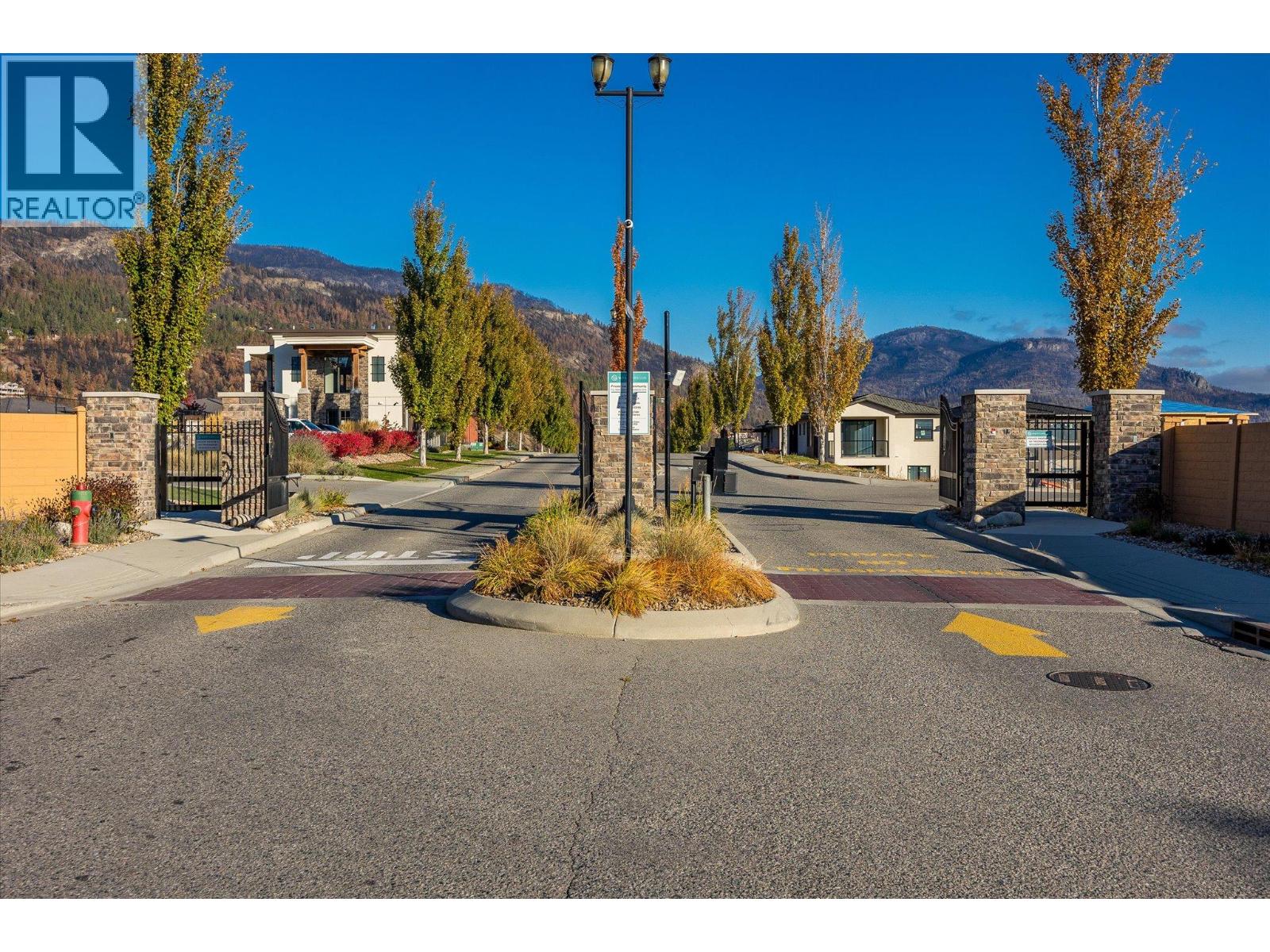  1675 HARBOUR VIEW Crescent, West Kelowna