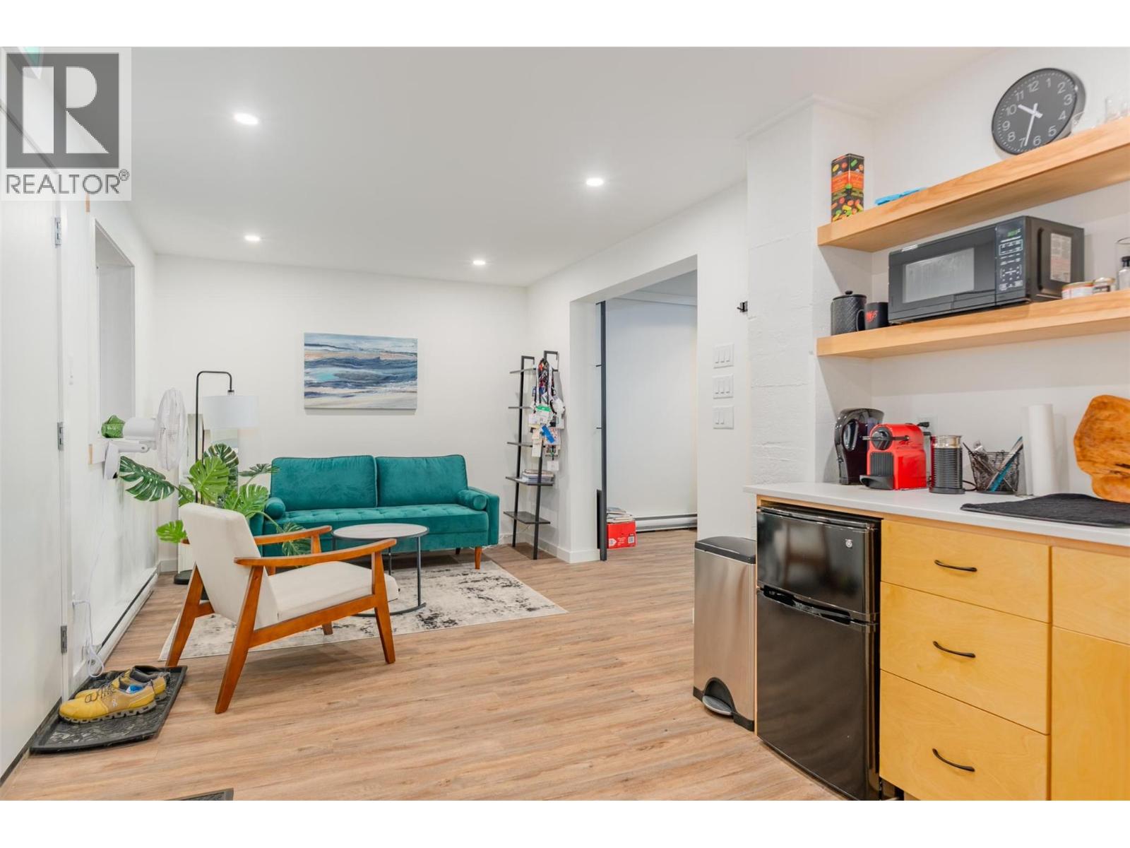  415 FRONT Street, Kaslo