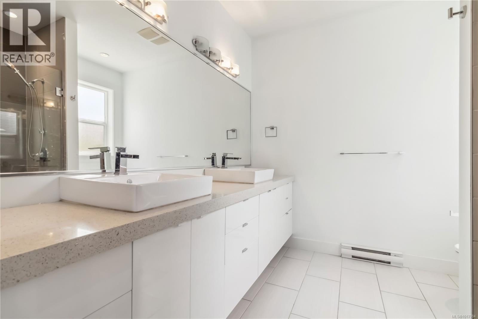 936 Aqua Crt, Langford