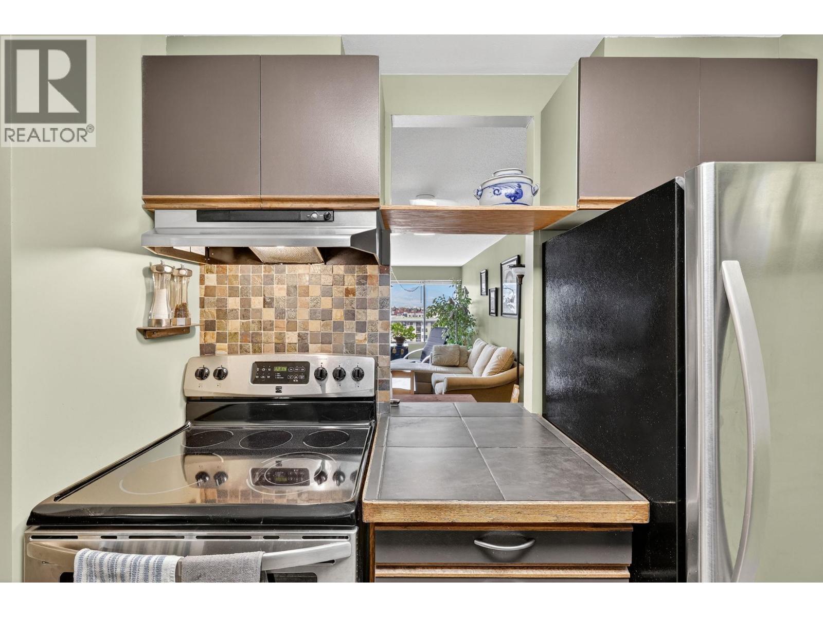 1006 737 Leon Avenue, Kelowna