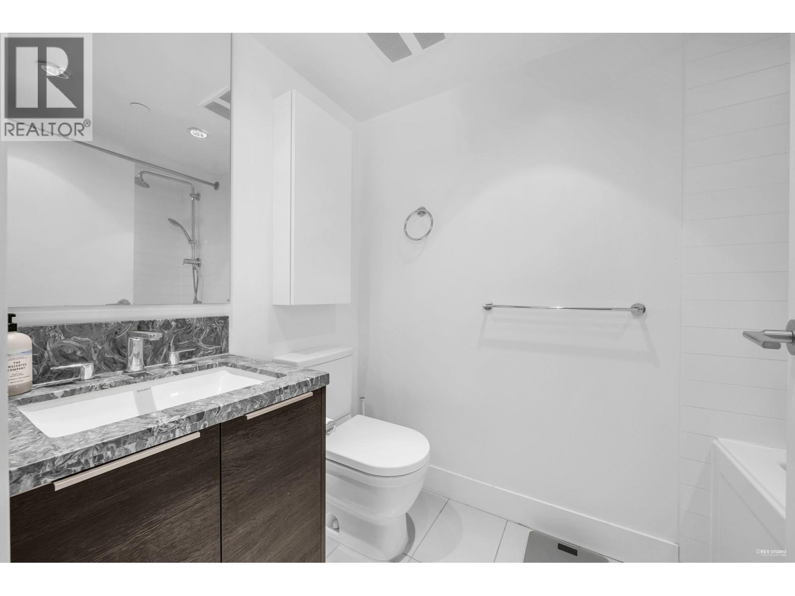 2104 1550 FERN STREET, North Vancouver