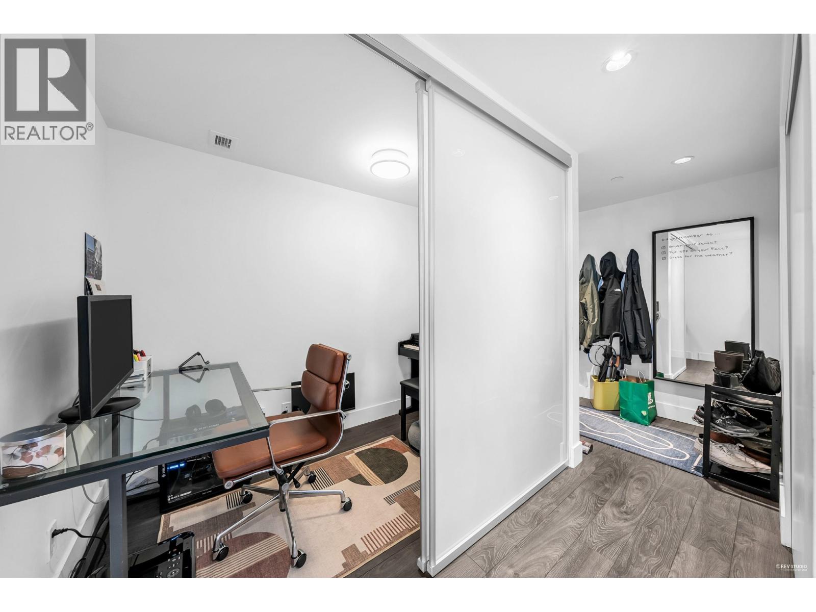 2104 1550 FERN STREET, North Vancouver