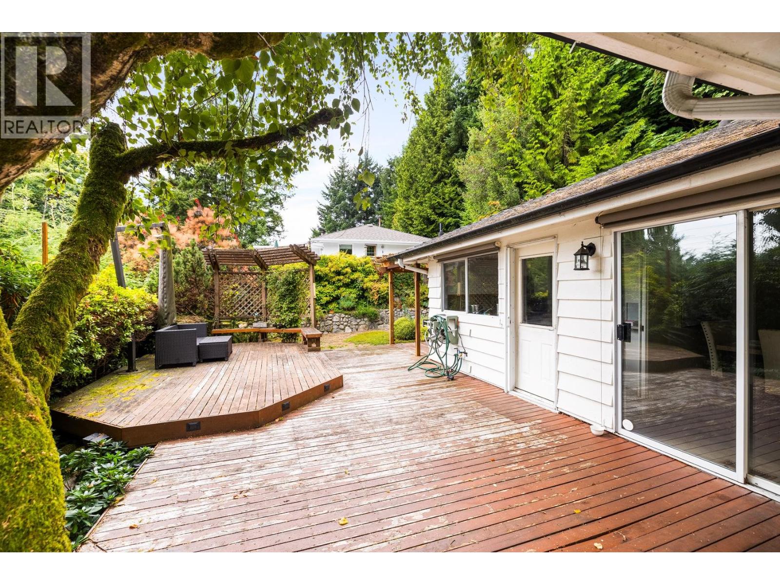 4110 BURKERIDGE PLACE, West Vancouver