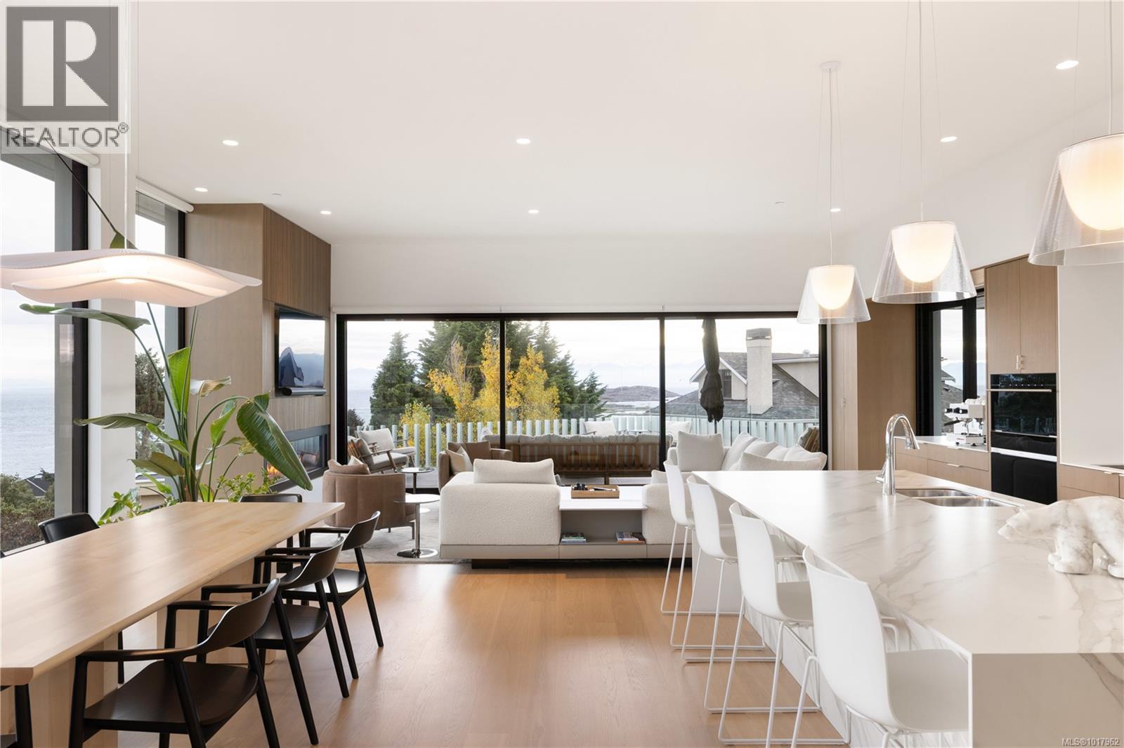  642 Beach Drive, Oak Bay