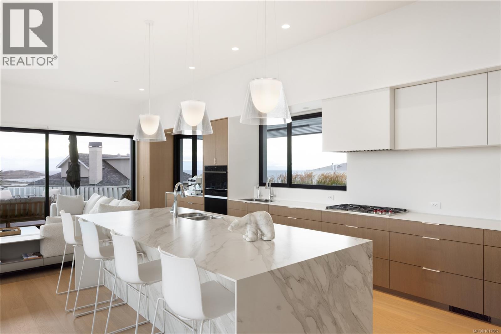  642 Beach Drive, Oak Bay