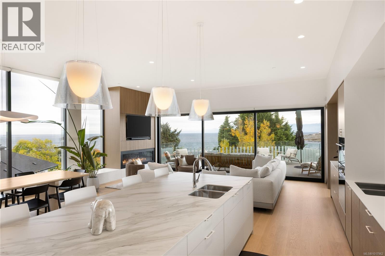  642 Beach Drive, Oak Bay