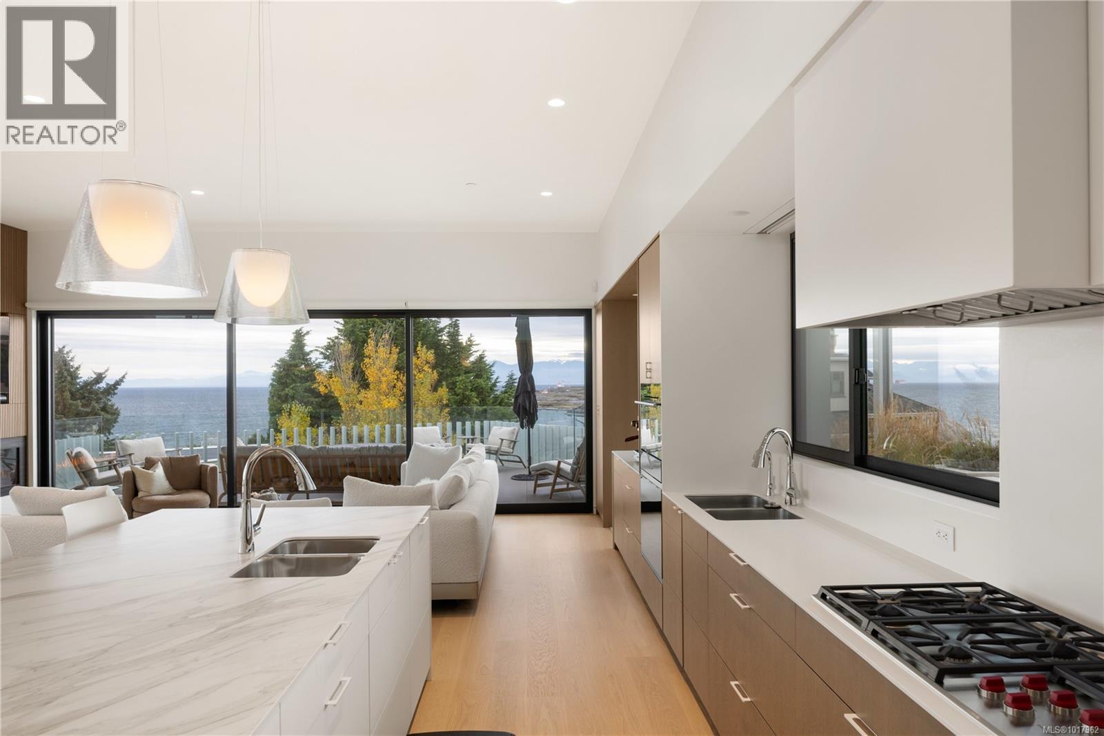  642 Beach Drive, Oak Bay