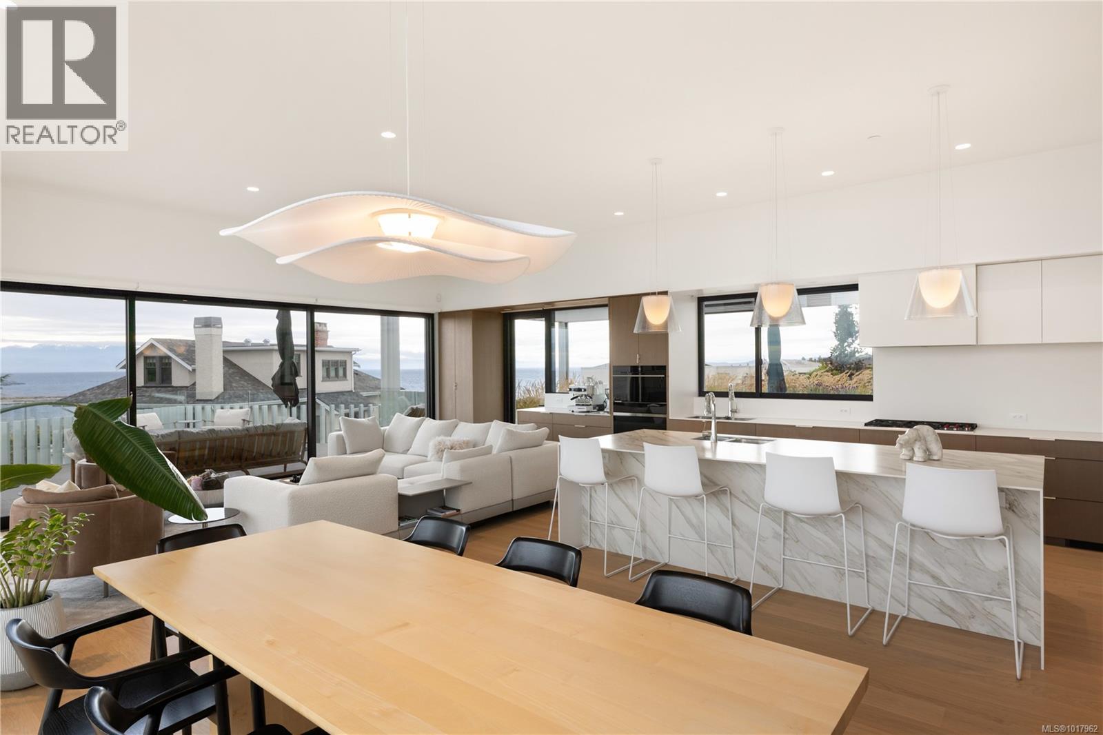  642 Beach Drive, Oak Bay