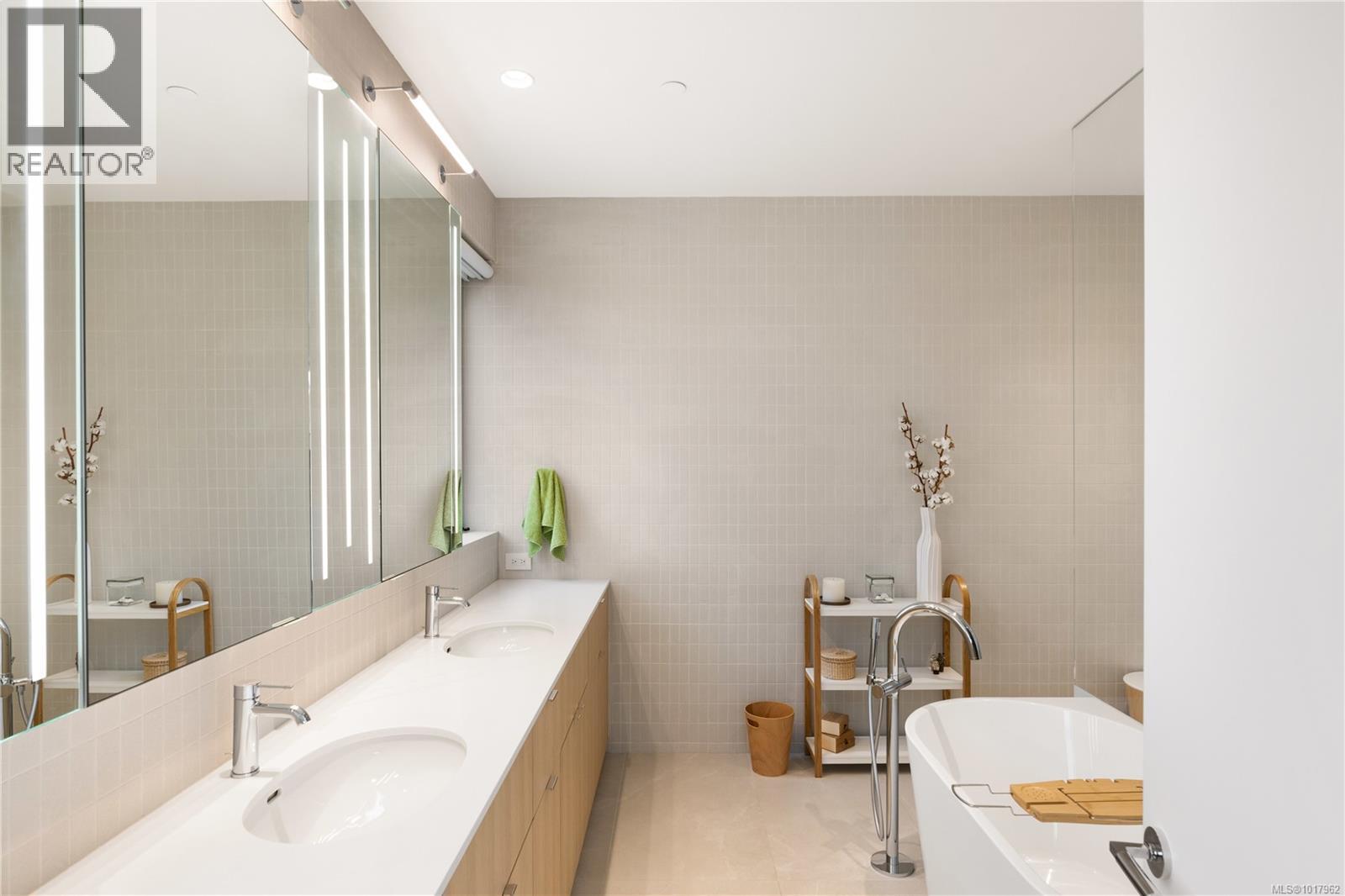  642 Beach Drive, Oak Bay