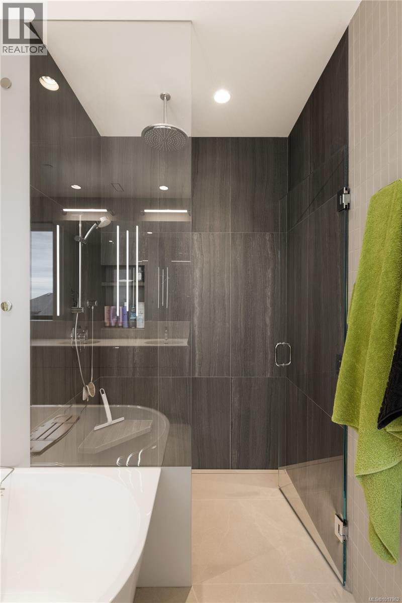  642 Beach Drive, Oak Bay