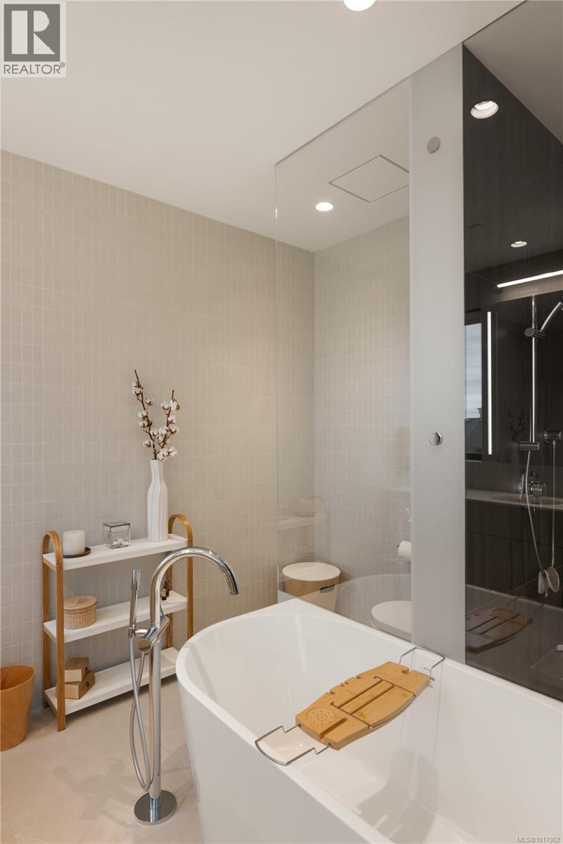  642 Beach Drive, Oak Bay