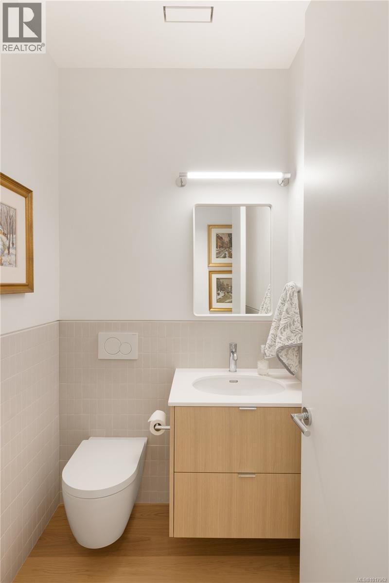  642 Beach Drive, Oak Bay