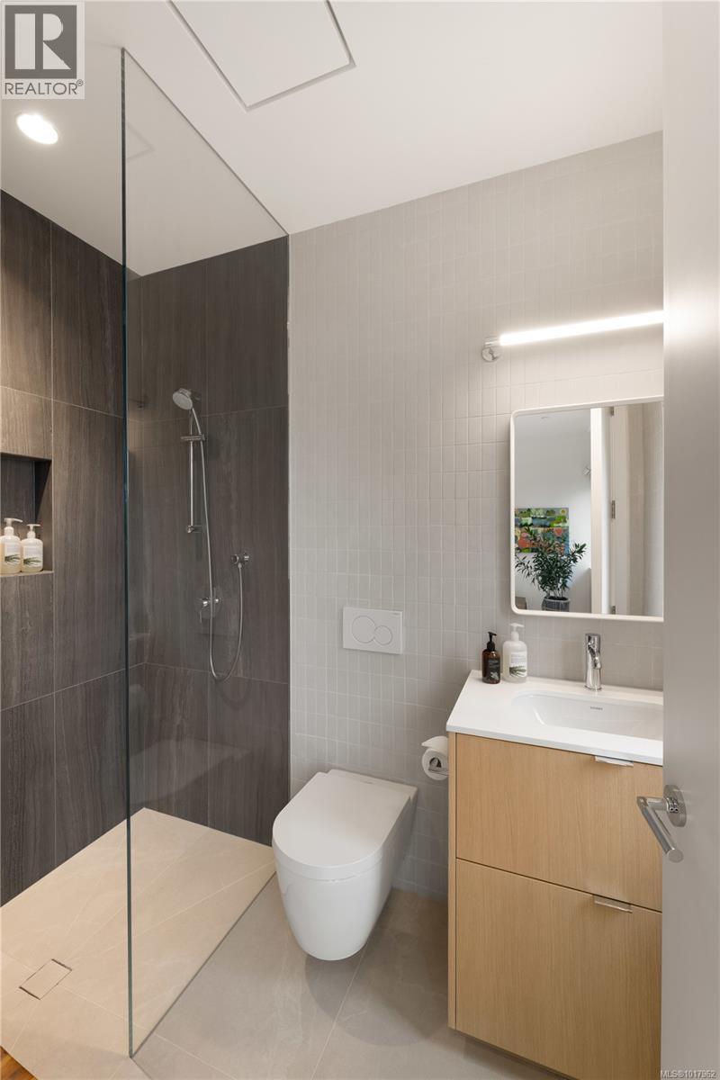  642 Beach Drive, Oak Bay