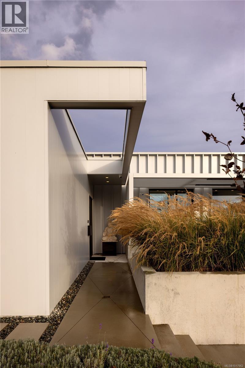  642 Beach Drive, Oak Bay