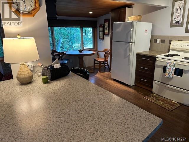 4 8290 Sa-seen-os Rd, Youbou