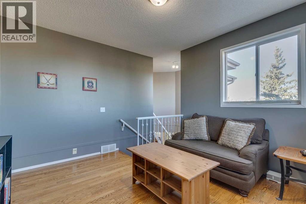 Single Family House for Sale in  Somerglen Close SW Somerset Calgary 