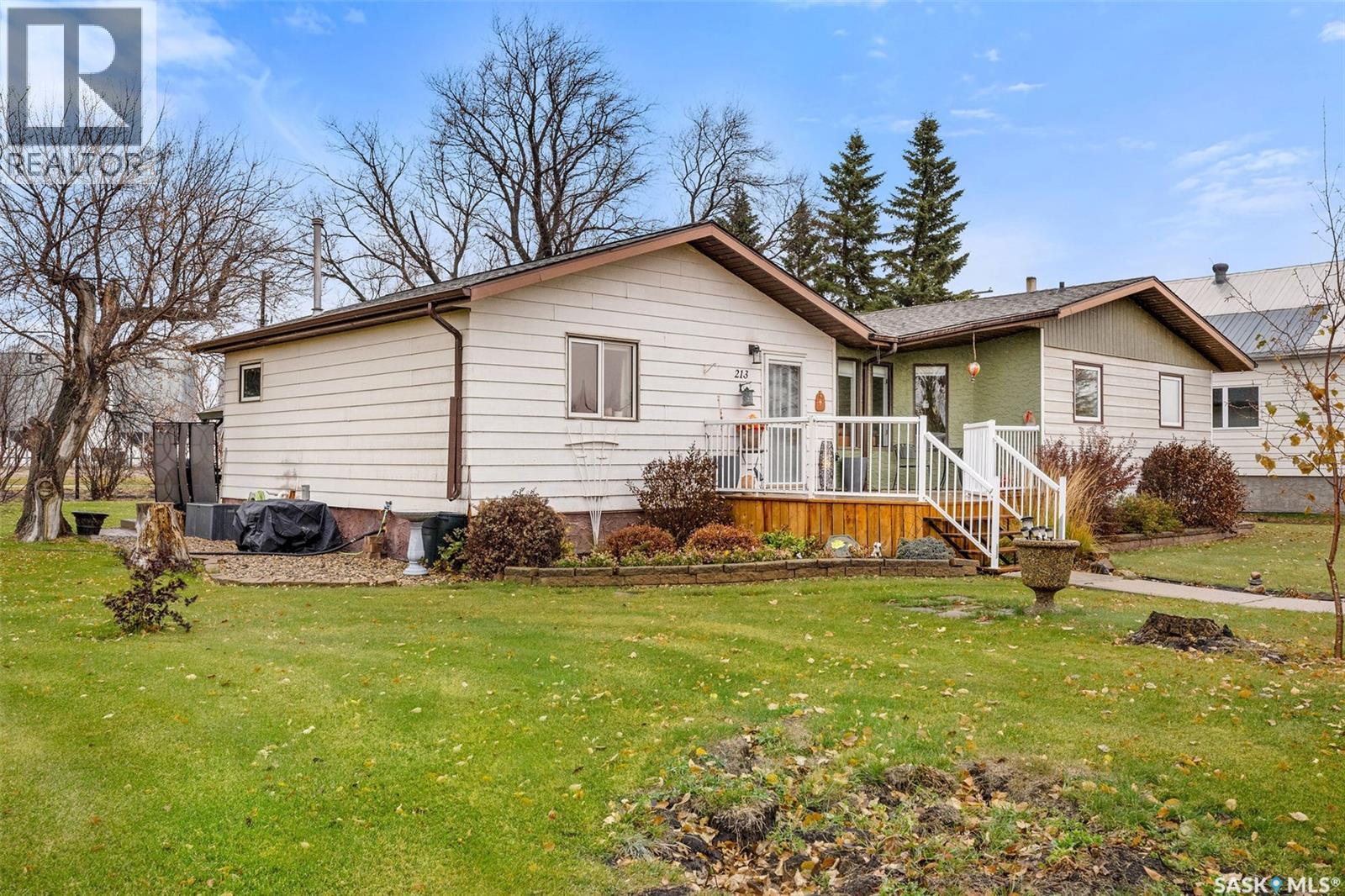 213 1st STREET - Photo 3 of 39, Beatty, Saskatchewan