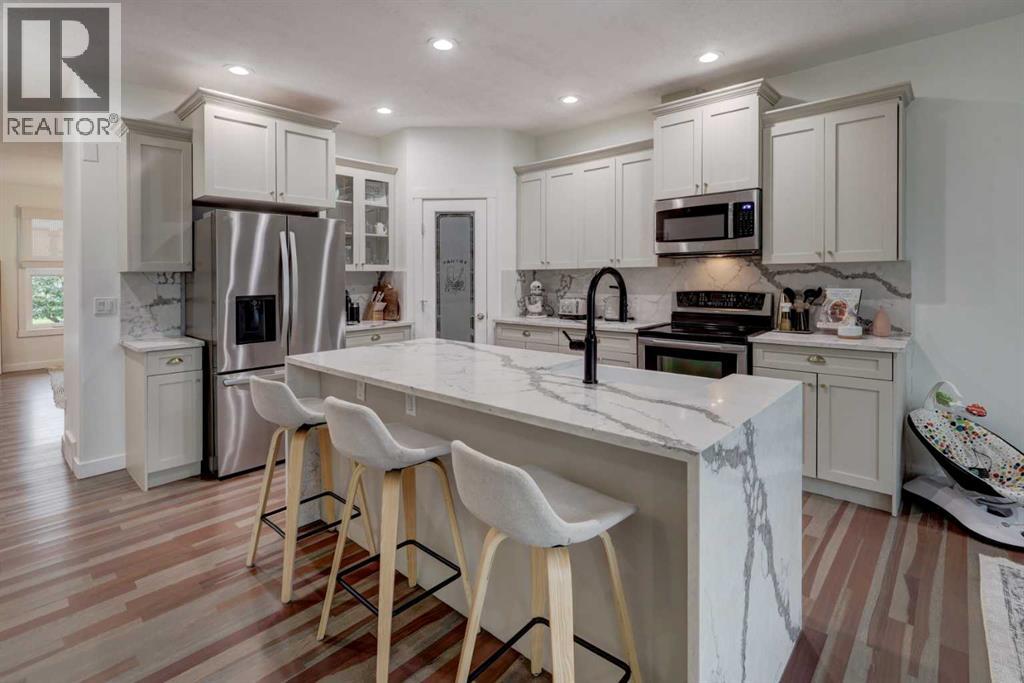 Single Family House for Sale in   Avenue NW Bowness Calgary 