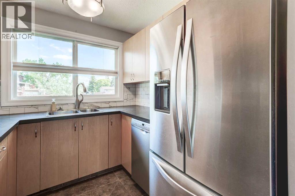 Single Family House for Sale in   Pensacola Crescent SE Penbrooke Meadows Calgary 